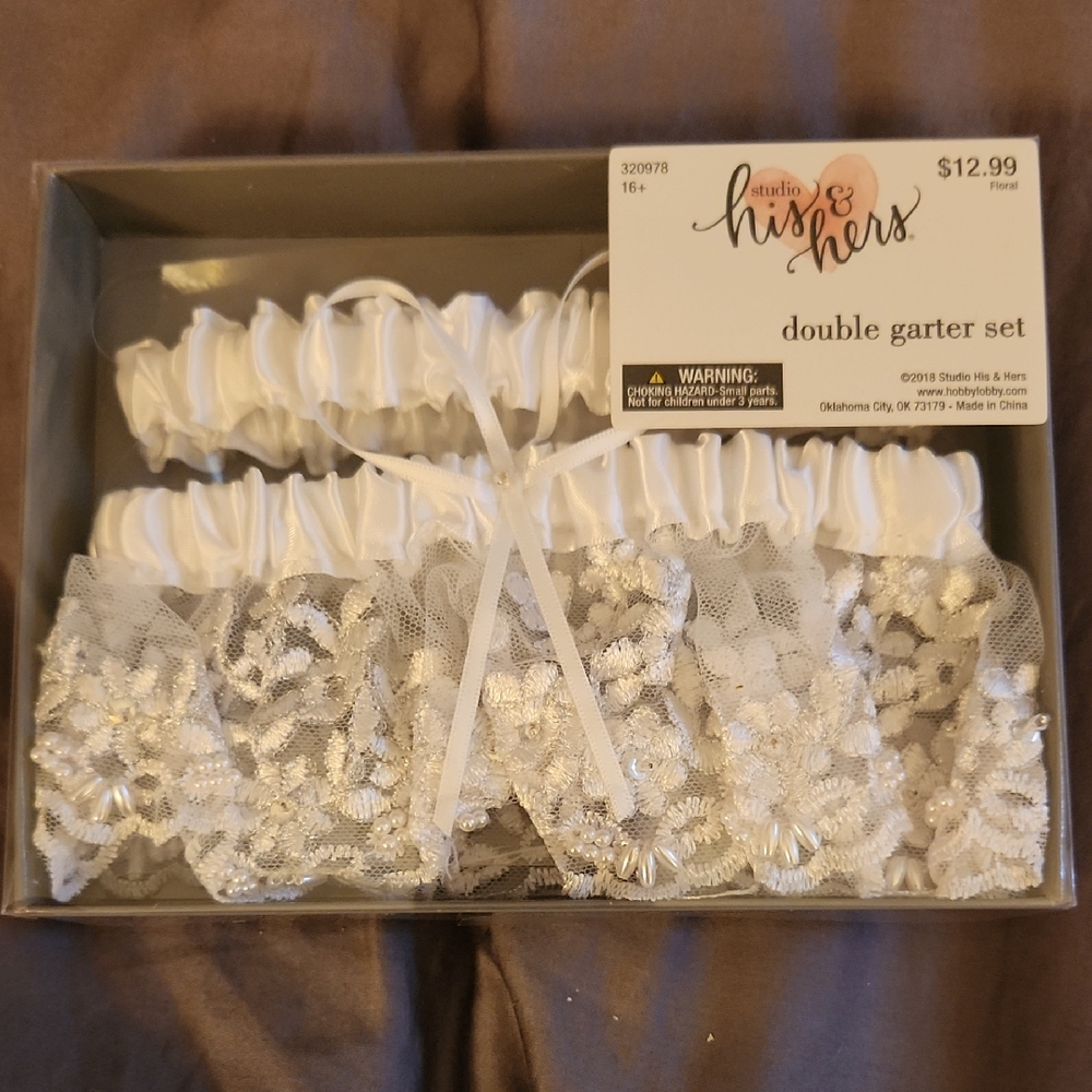 Studio White Lace Double Garter Set